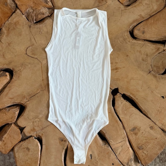 SKIMS Jelly Sheer Bodysuit Marble NWT Size Small - Picture 4 of 7